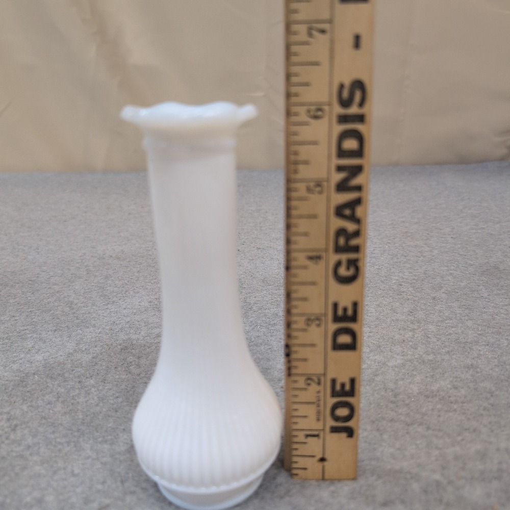 Vintage White Milk Glass Ribbed Bud Vase with Ruffled Rim - Picture 5 of 6